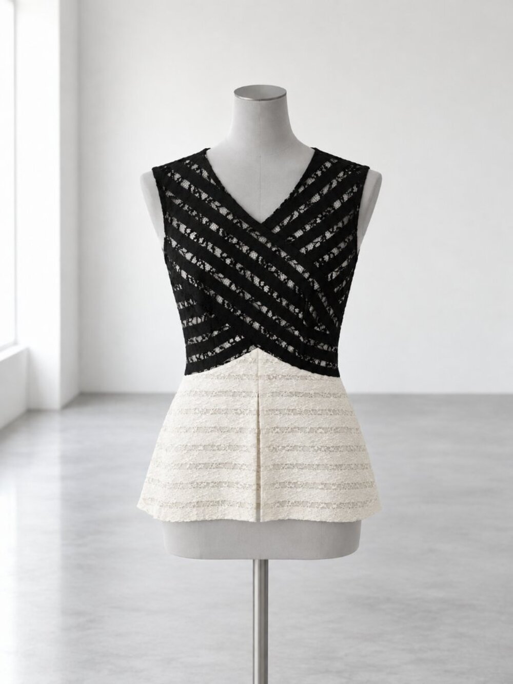 BCBGMAXAZRIA Black White Lace V-Neck Peplum Top